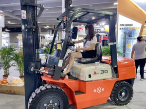 Entrepôt industriel 3000-3500kg chariot élévateur diesel lourd à contrepoids à quatre roues/chariot élévateur à mât rétractable/ chariot élévateur avec ISO14001/9001 TUV GS testé CE